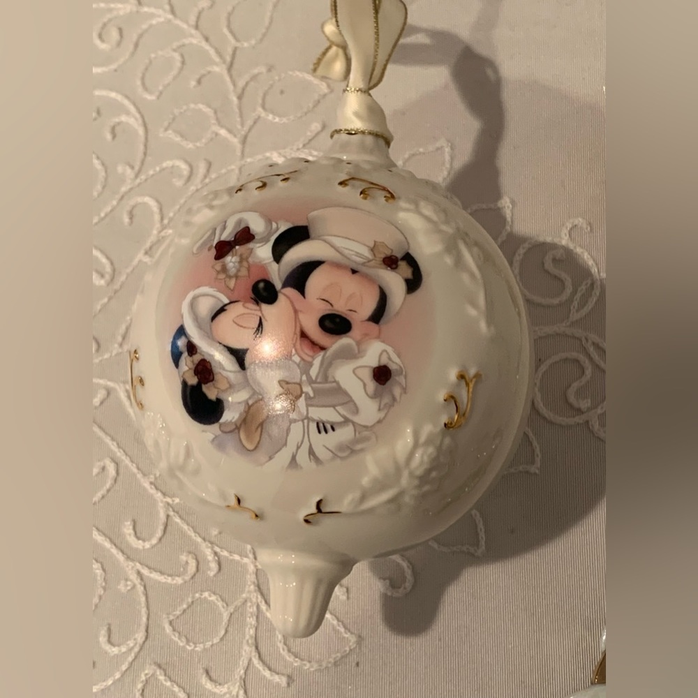 NewDisney Victorian Christmas Collection Mickey & Minnie Mouse Set of 3 Ornament - Picture 3 of 5
